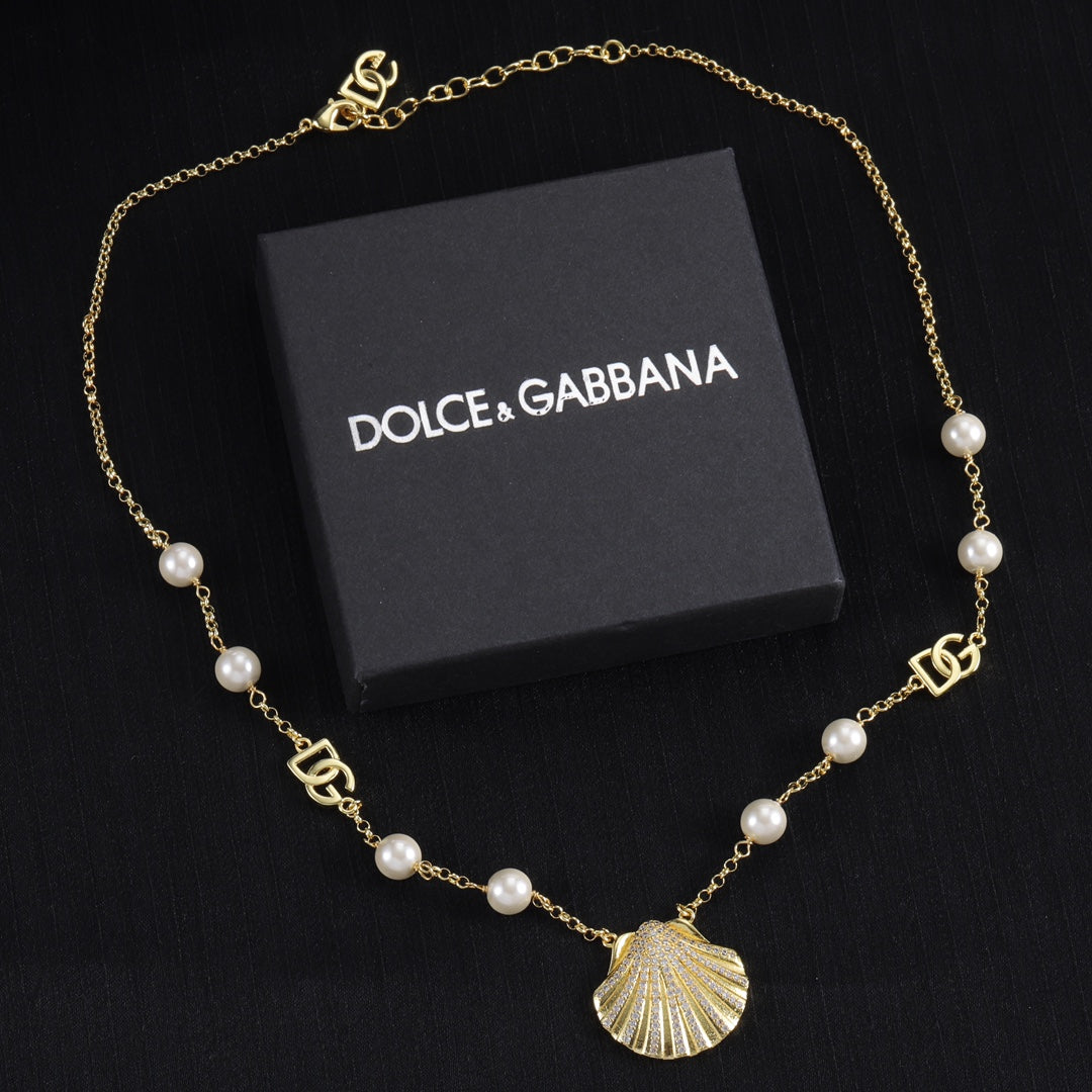 Dolce&Gabbana Shell Pearl Necklace